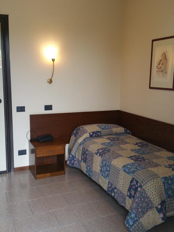 Hotel 5 Vie Almenno San Salvatore الغرفة الصورة