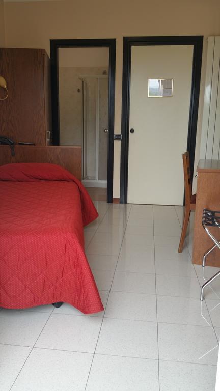Hotel 5 Vie Almenno San Salvatore الغرفة الصورة