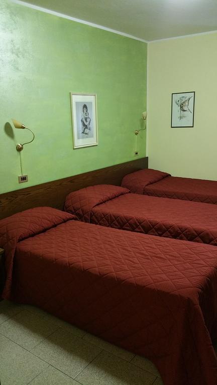 Hotel 5 Vie Almenno San Salvatore الغرفة الصورة