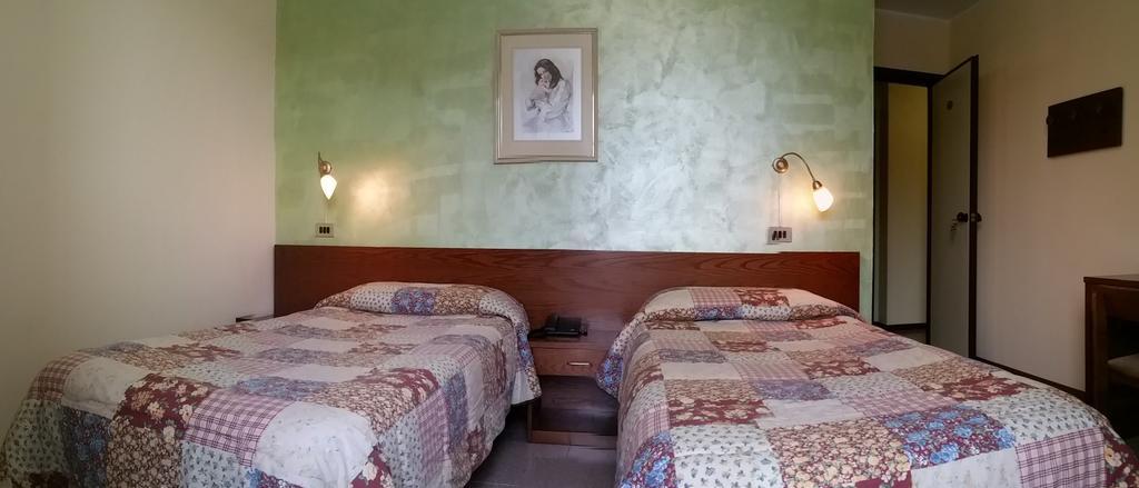 Hotel 5 Vie Almenno San Salvatore الغرفة الصورة