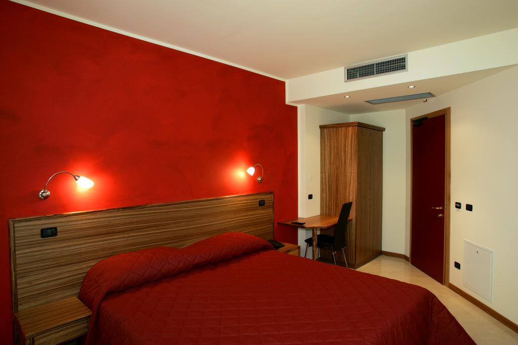 Hotel 5 Vie Almenno San Salvatore الغرفة الصورة