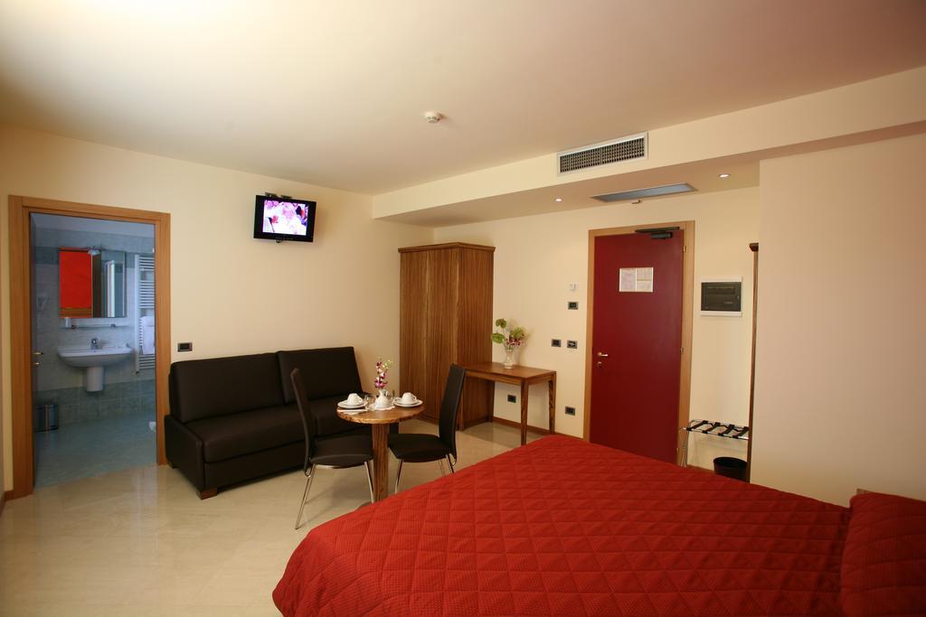Hotel 5 Vie Almenno San Salvatore الغرفة الصورة