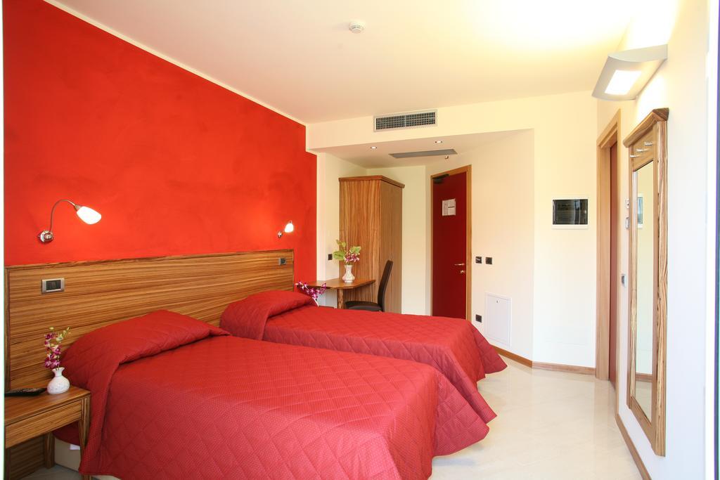 Hotel 5 Vie Almenno San Salvatore الغرفة الصورة