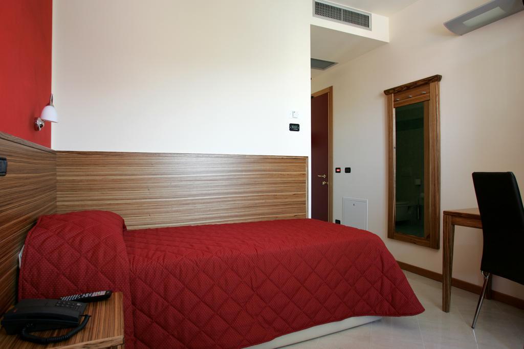 Hotel 5 Vie Almenno San Salvatore الغرفة الصورة
