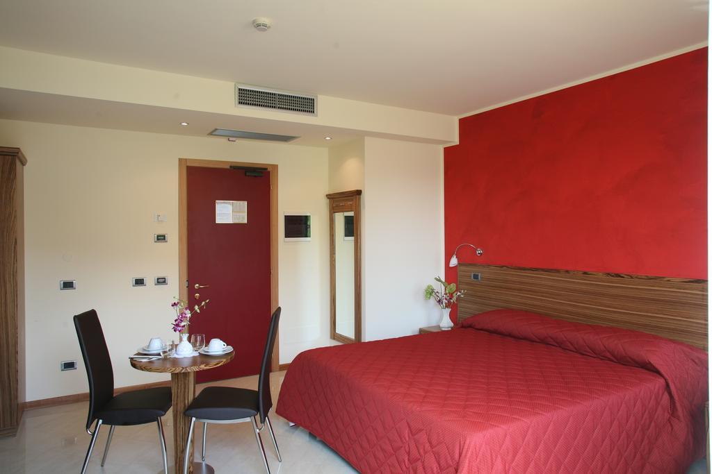 Hotel 5 Vie Almenno San Salvatore الغرفة الصورة